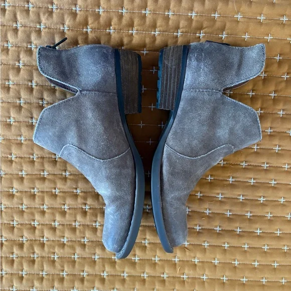 Born Men's Gray Leather Boots - Picture 2 of 5